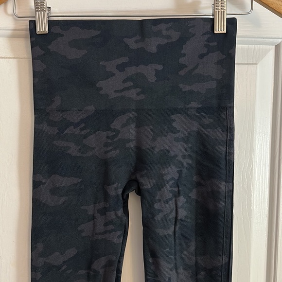 Spanx look at me now camo seamless leggings green grey navy small - Picture 4 of 6